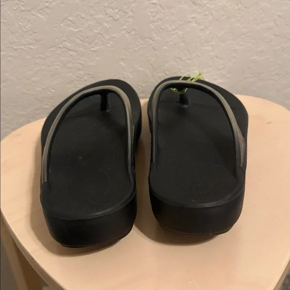 OOFOS OOlala Luxe Women's size 7/EURO 38 Latte  Thong Comfort Sandals - Picture 3 of 6